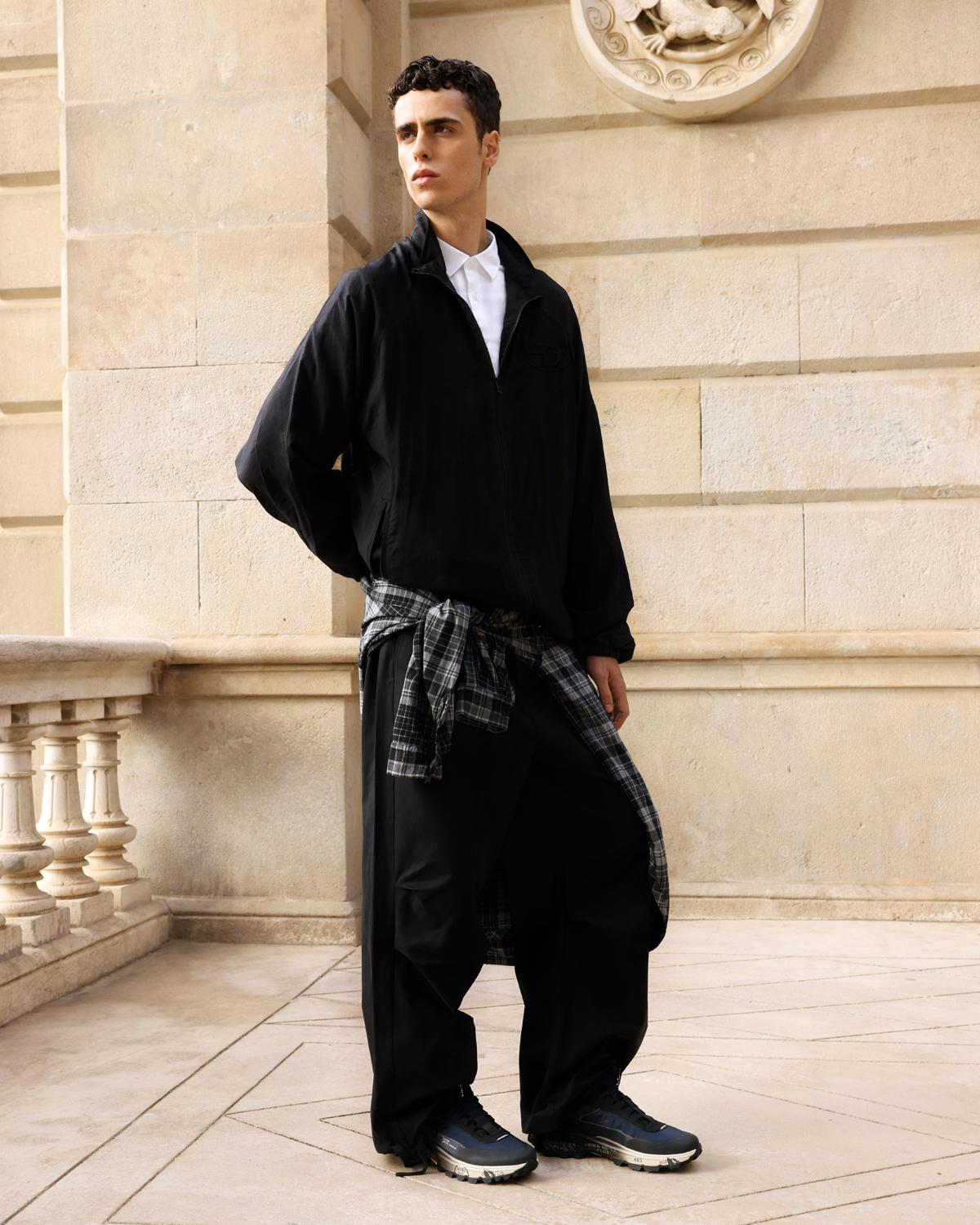 Куртка Diesel, рубашка Bikkembergs, брюки Hinnominate, рубашка Barrow, кроссовки Premiata