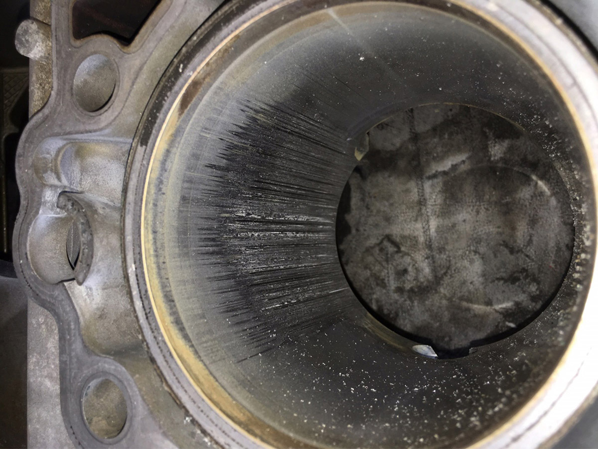 Задиры в цилиндрах &mdash; это повреждения поверхности стенки цилиндра, возникающие при недостатке смазки, перегреве или попадании абразива