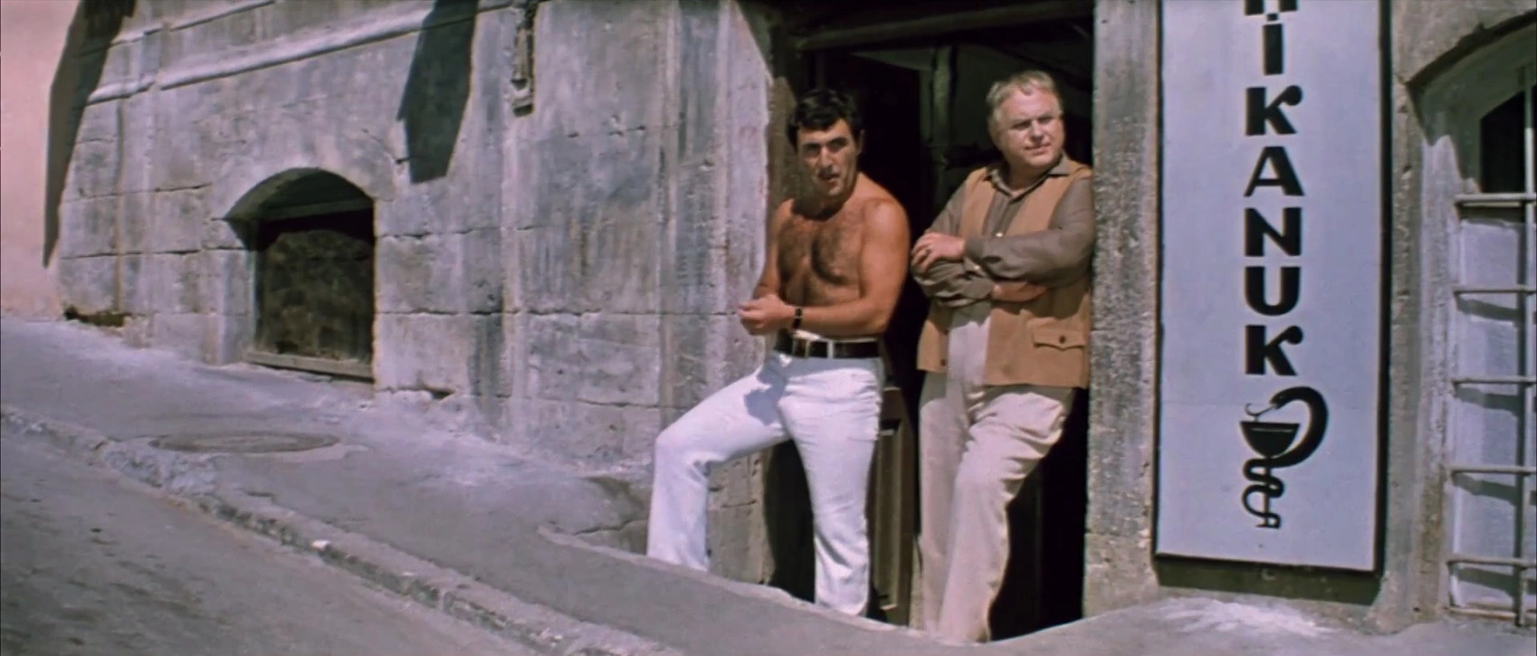 Кадр из фильма «Бриллиантовая рука», 1968 год