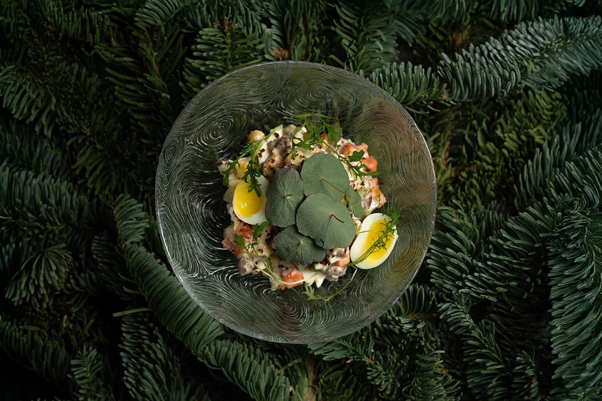 Оливье с томленой говядиной