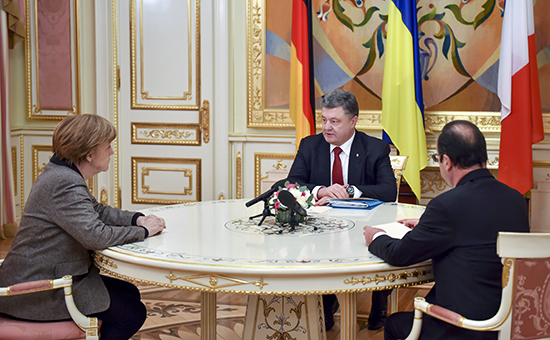 Канцлер Германии Ангела Меркель, президент Украины Петр Порошенко и президент Франции Франсуа Олланд (слева направо)