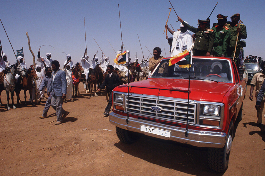 В 1989 году аль-Башир возглавил военный переворот и стал фактическим правителем&nbsp;Судана, заняв одновременно&nbsp;посты руководителя Совета командования революции национального спасения, главы кабмина,&nbsp;министра обороны и&nbsp;главнокомандующего. После его прихода к власти официальной религией в стране стал ислам, были введены законы шариата, запрещены политические партии

