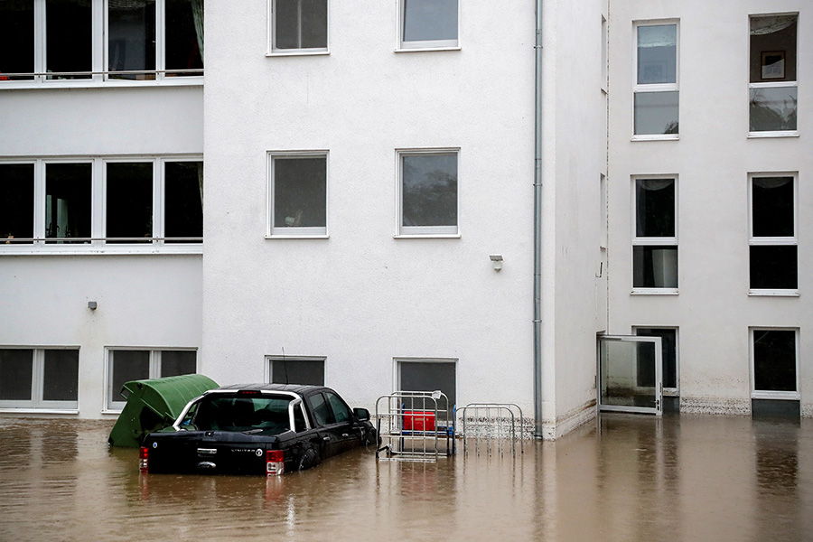 Только в Рейнланд-Пфальце и Северном Рейне&nbsp;&mdash; Вестфалии в результате наводнения, по данным на 14:00 мск, погибли не менее 20 человек. Еще от 50 до 70 человек числились пропавшими без вести. К 15:00 количество погибших выросло до 42 человек