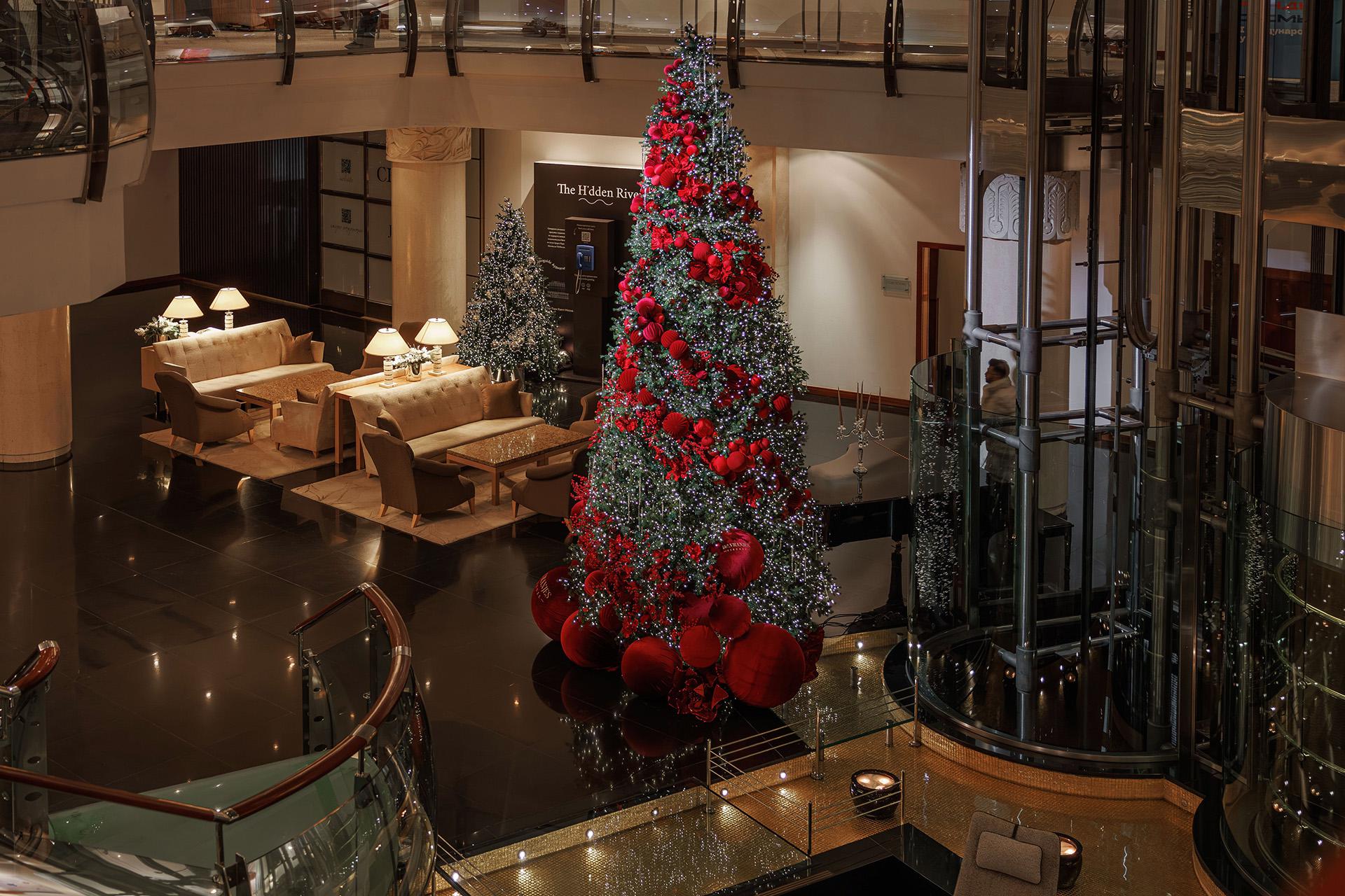 Лобби отеля Ararat Park Hyatt Moscow