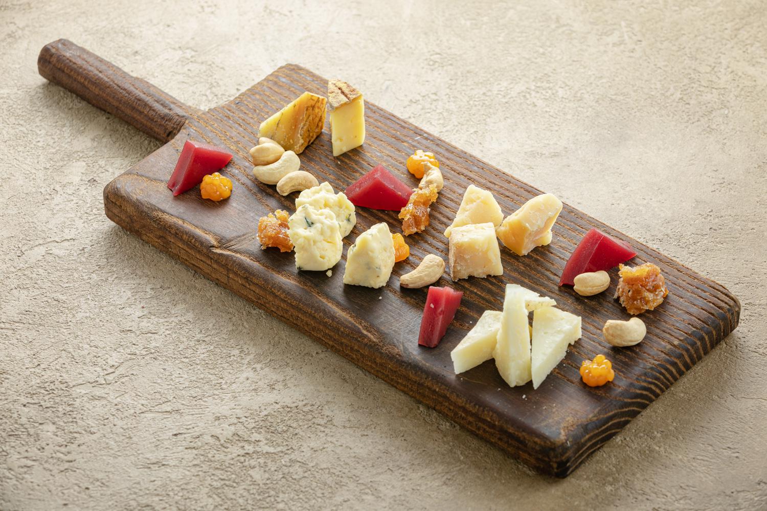 Подборка фермерских сыров