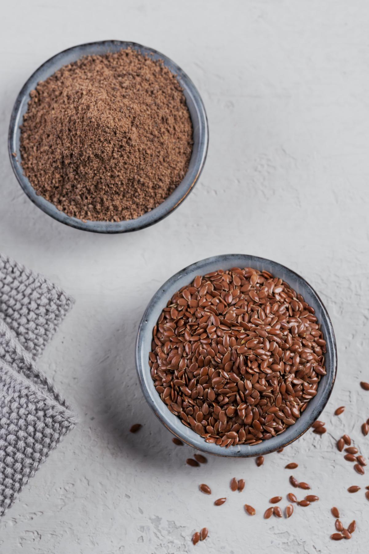 В семенах льна содержится больше омега-3 полиненасыщенных жирных кислот, чем в растительных маслах и даже в рыбьем жире