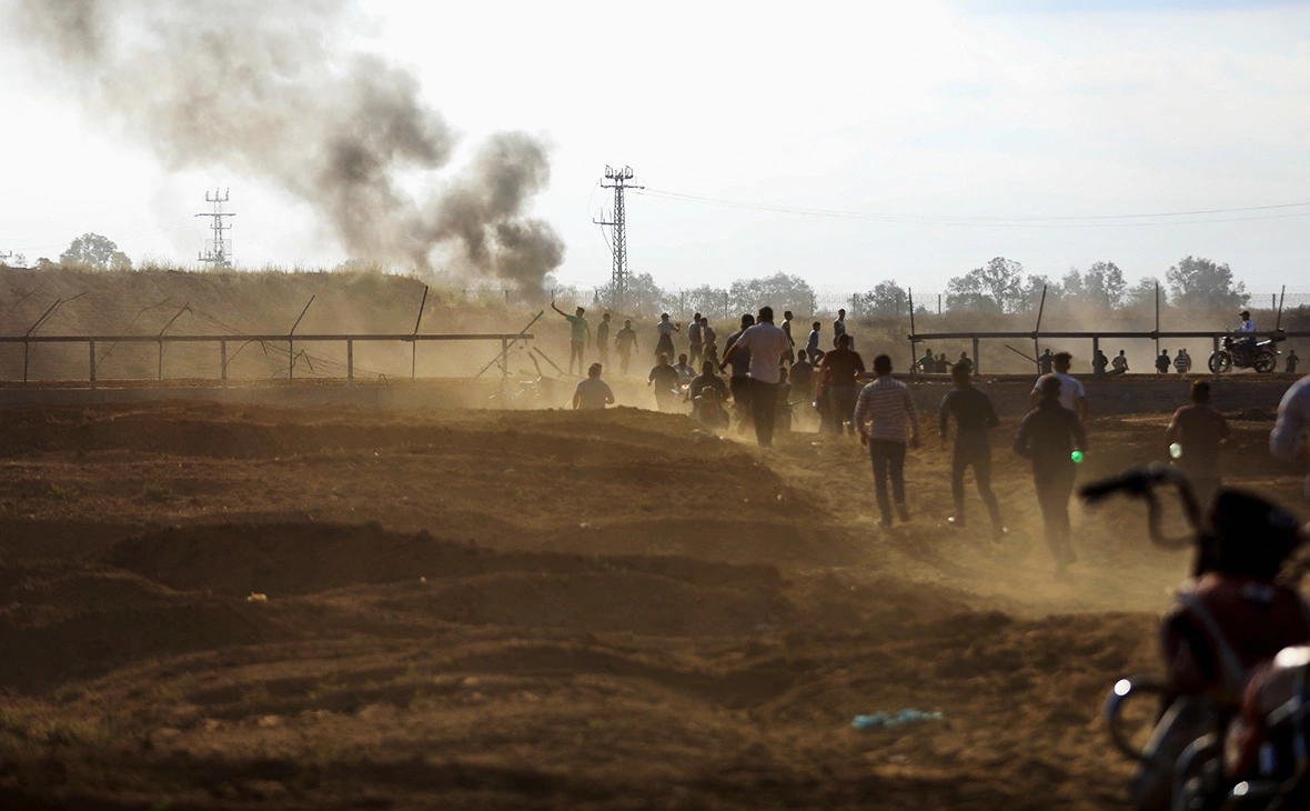 Yasser Qudih / Reuters