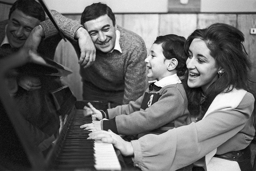 Тамара Гвердцители с Георгием Кахабришвили и сыном Сандро, 1989 год