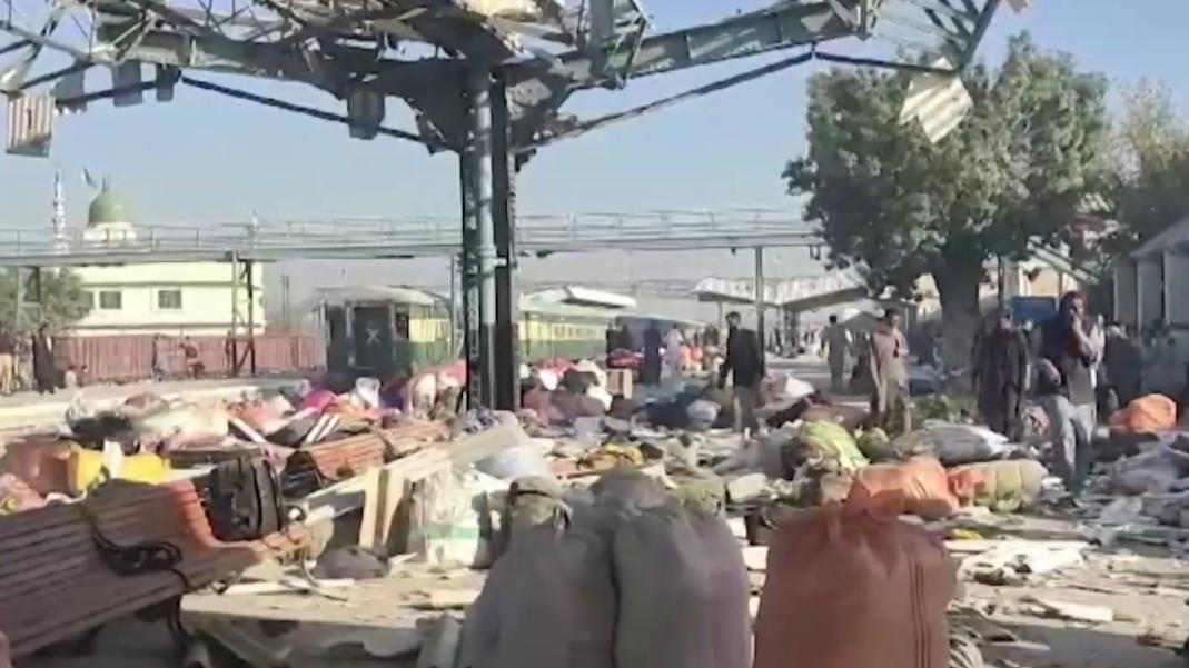 Появилось видео с моментом теракта на вокзале пакистанского города Кветта