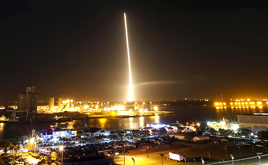 Запуск ракеты-носителя&nbsp;​Falcon 9 компании SpaceX на мысе&nbsp;Канаверал, ​США