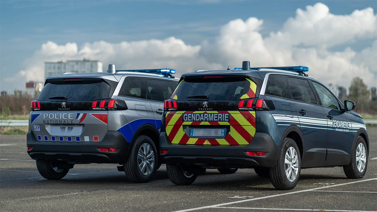 Кроссовер Peugeot 5008 стал полицейским автомобилем во Франции