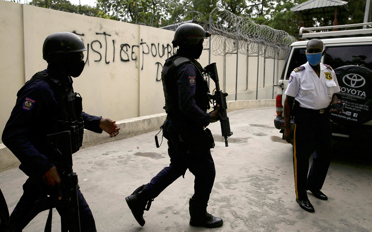 По делу об убийстве президента Гаити объявили в розыск бывшего сенатора