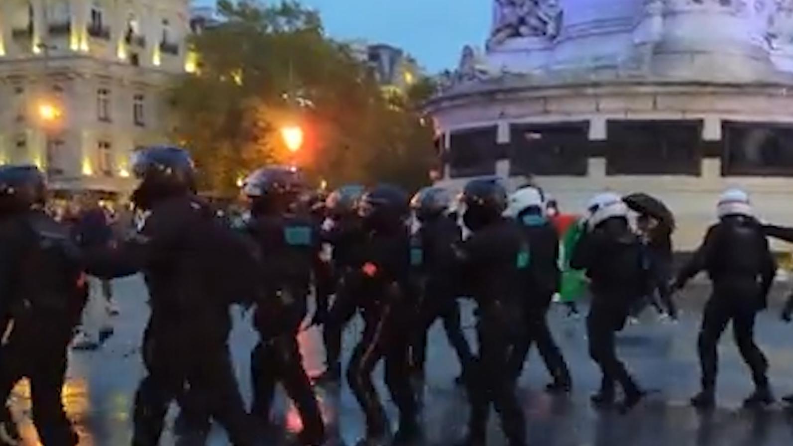 Полиция Парижа применила слезоточивый газ на акции в поддержку Палестины