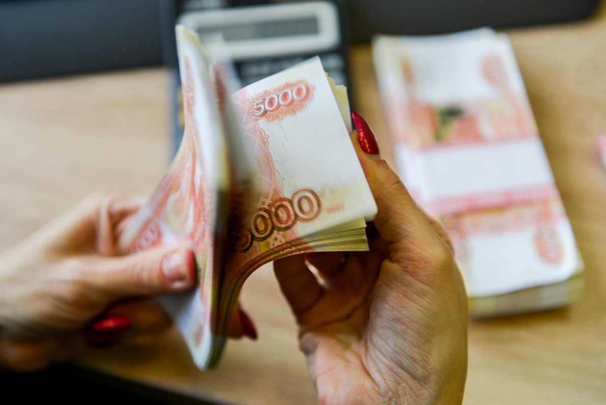 В 2023 году было опубликовано 18,7 тыс. вакансий с предлагаемой зарплатой от 150 тыс. рублей