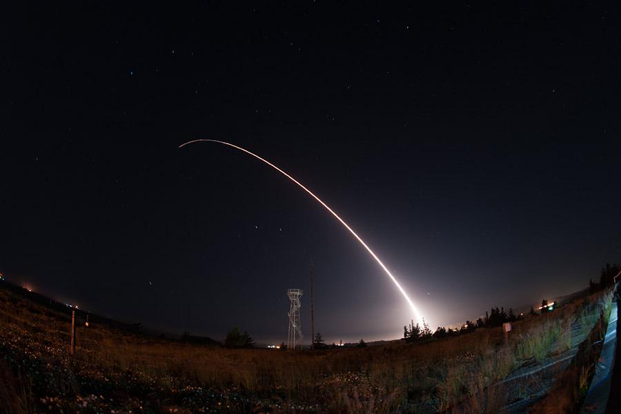Запуск межконтинентальной баллистической ракеты Minuteman III