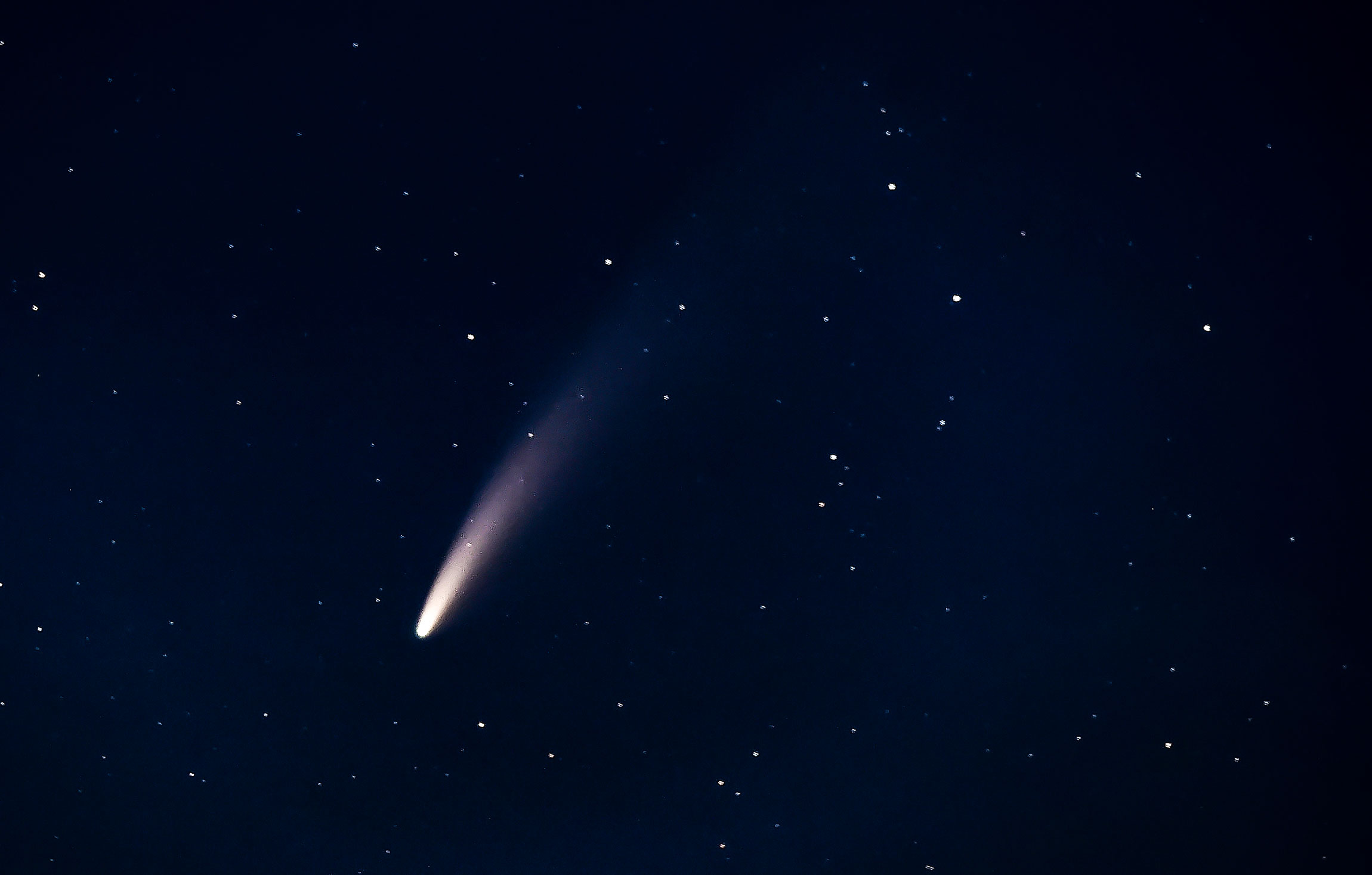 Вид на комету из города Тршешть, Чехия, 14 июля