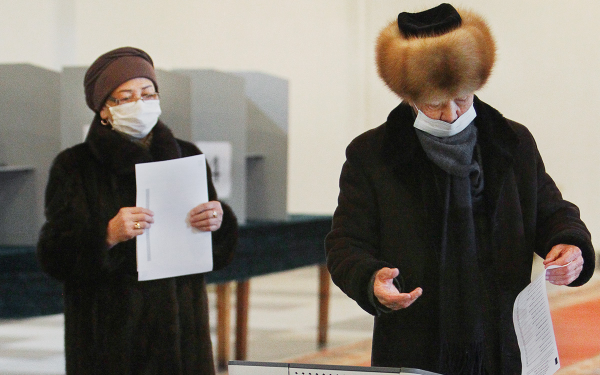 В Киргизии начались досрочные выборы президента