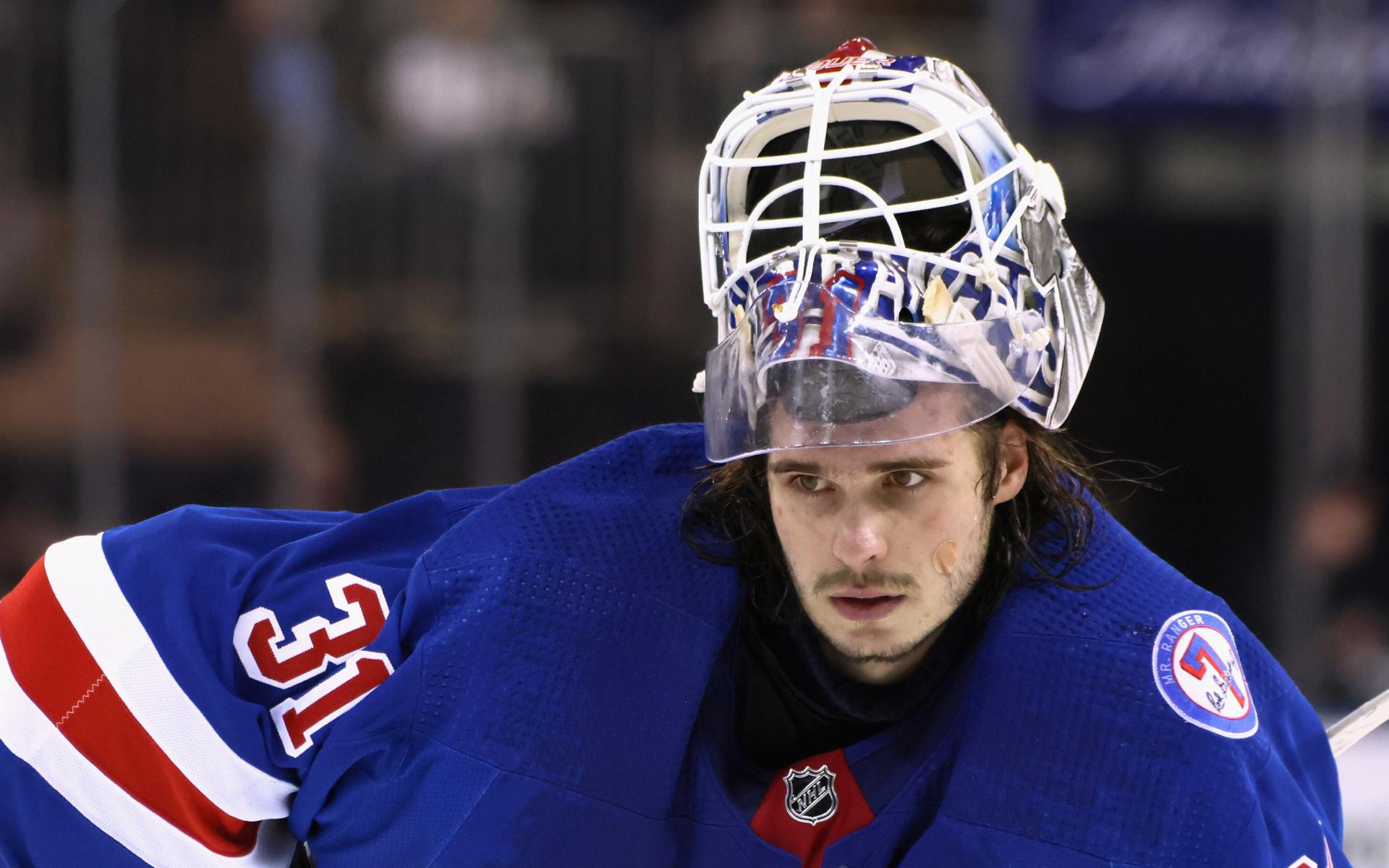 Российский голкипер будет играть в НХЛ в шлеме со статуей Свободы