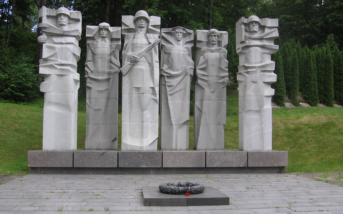 Литва отложила демонтаж советского мемориала после вмешательства ООН