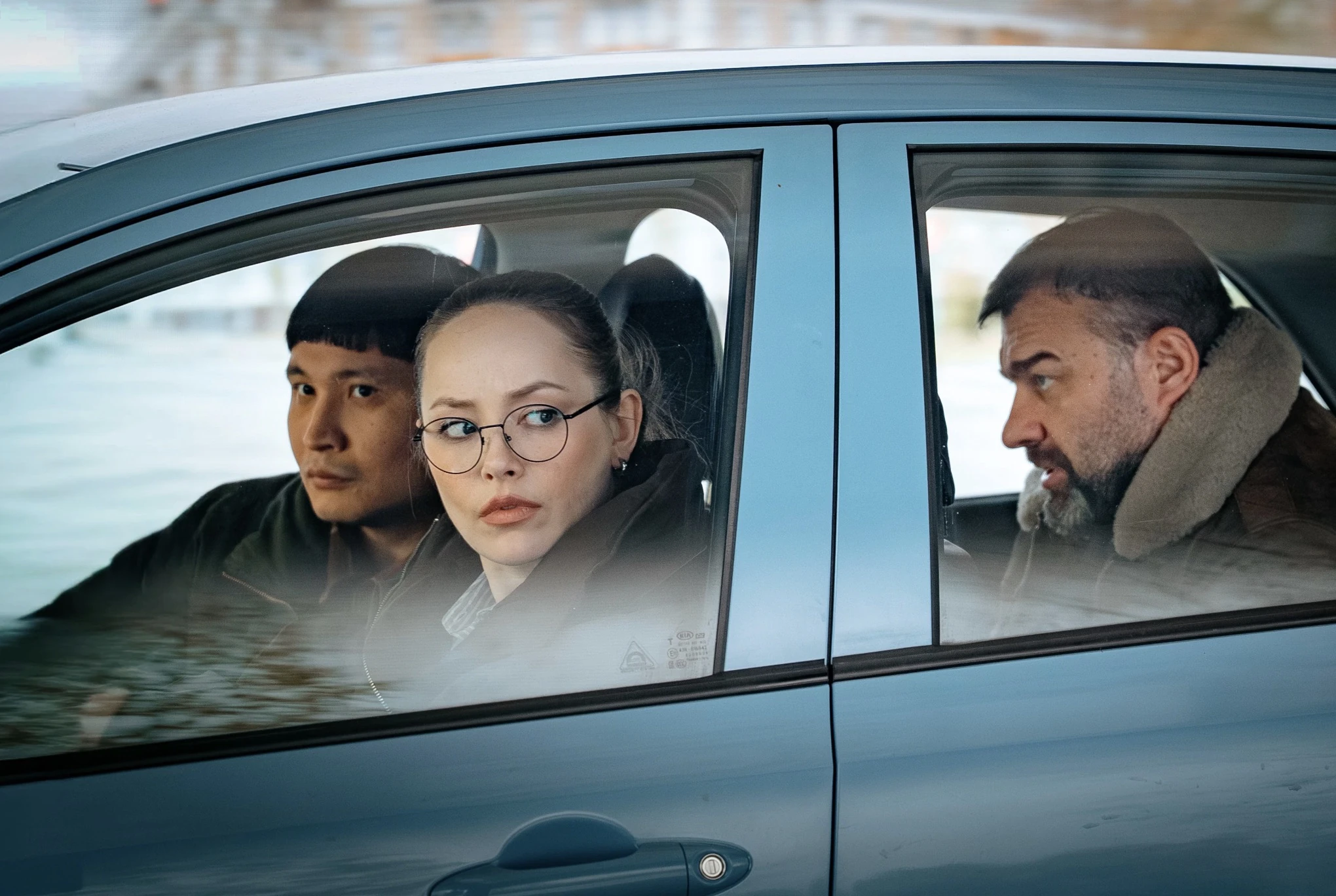 Азамат Нигманов, Зоя Бербер и Михаил Пореченков в сериале «Капитан Туман»