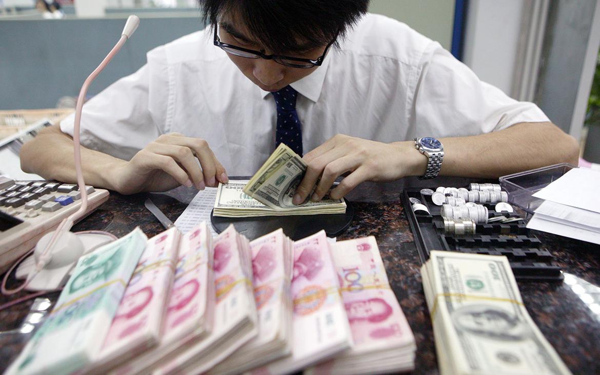 Греф предсказал десятикратный рост операций в юанях в 2023 году