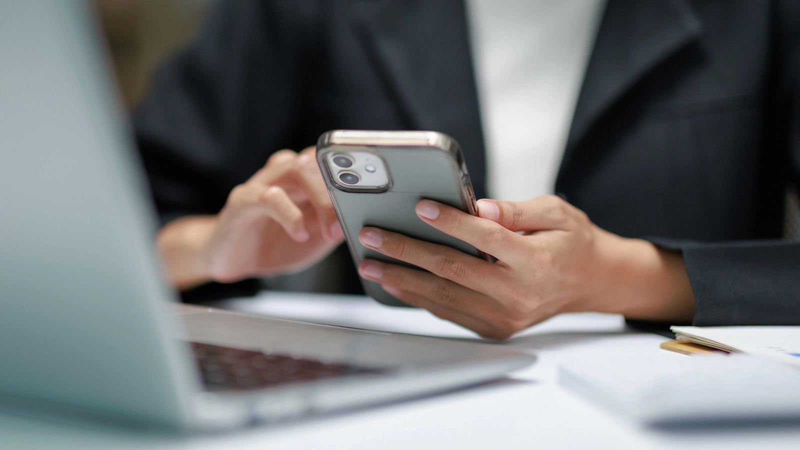 Вот в каком случае начальник может запретить телефон на работе. Узнайте