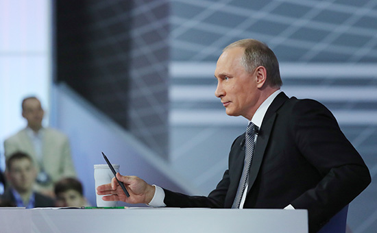 Владимир Путин во время прямой линии.&nbsp;14 апреля 2016 года


