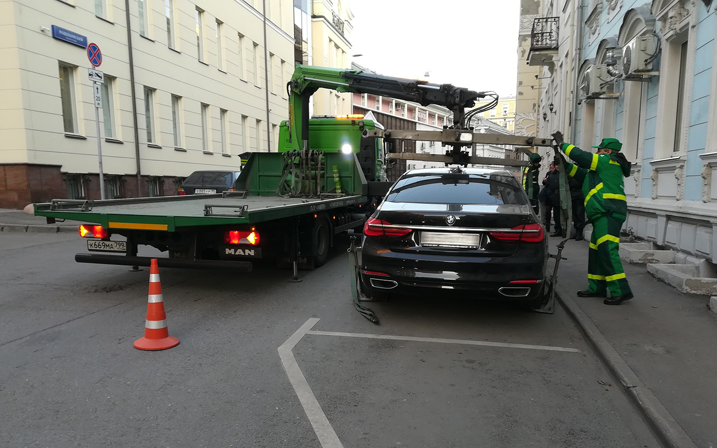 В Москве назвали самые редкие автомобили нарушителей правил парковки