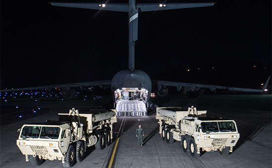 Противоракетные комплексы THAAD на авиабазе в Южной Корее


