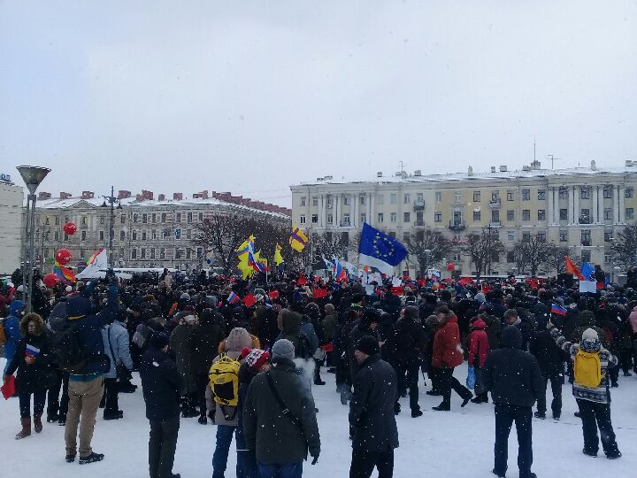 Акция памяти Немцова на площади Ленина
