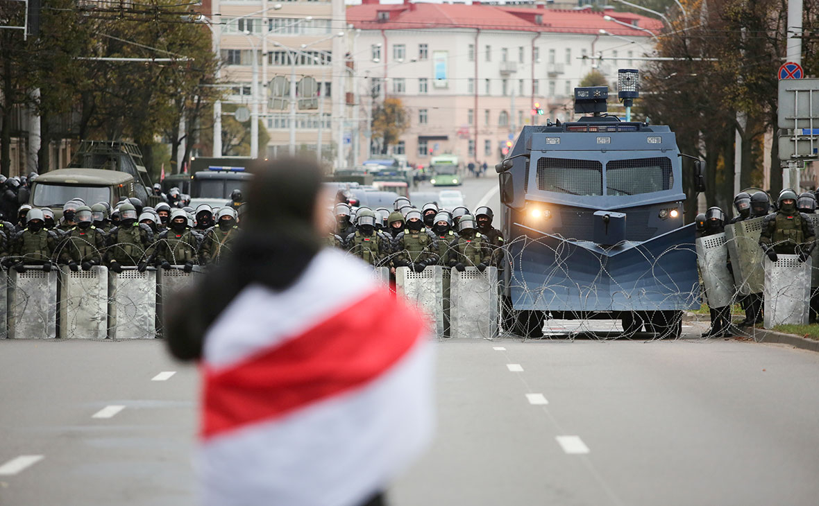 Белорусские правоохранительные органы во время митинга оппозиции за отклонение результатов президентских выборов в Минске, Беларусь