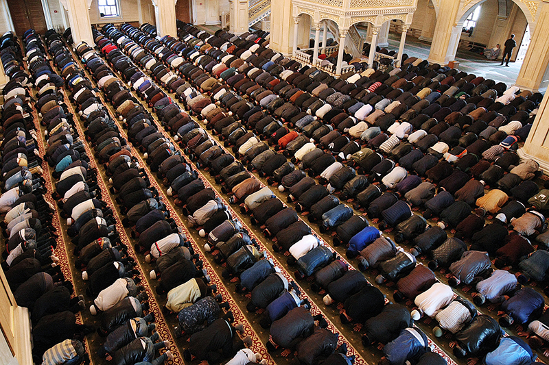 &nbsp;Грозный. Мусульмане молятся в день праздника жертвоприношения Курбан-байрам в мечети имени Ахмата Кадырова.&nbsp;