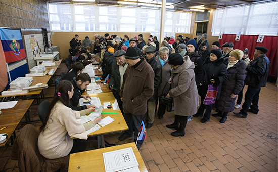 Жители Луганска на выборах главы ЛНР и депутатов Народного Совета республики