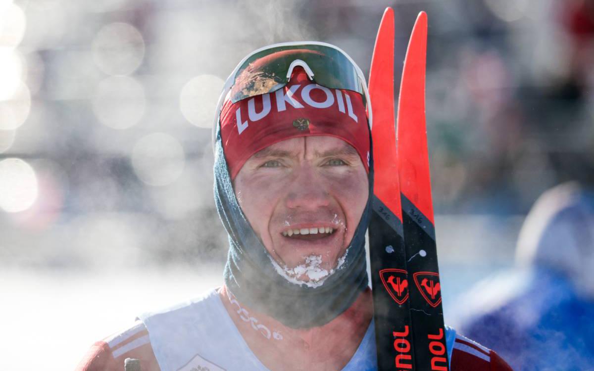 Лыжник Большунов одержал 23-ю победу подряд, выиграв скиатлон на ЧР
