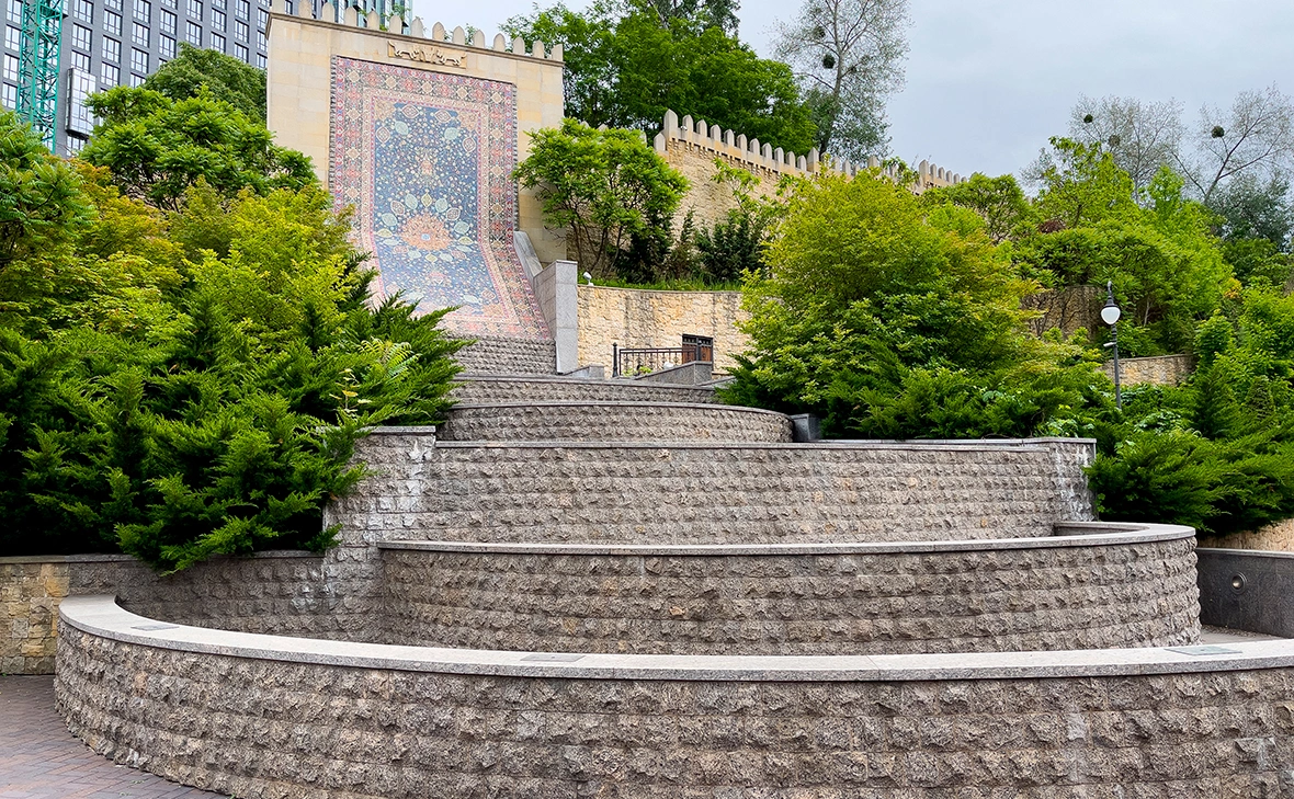 Antonina Tadeush / Shutterstock