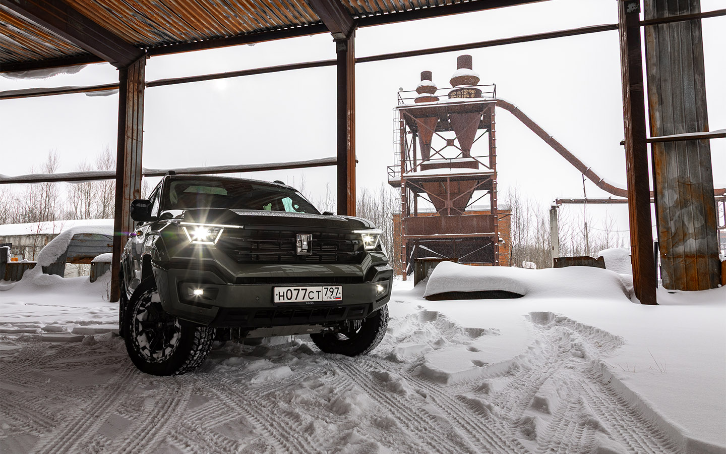 С завода Tank 400 идет с мощной 2-миллиметровой защитой под капотом: переживать за картер двигателя не приходится