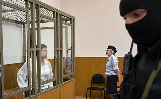 Украинская летчица Надежда Савченко&nbsp;во время дачи показаний в рамках рассмотрения уголовного дела в Донецком городском суде 29 сентября 2015 года