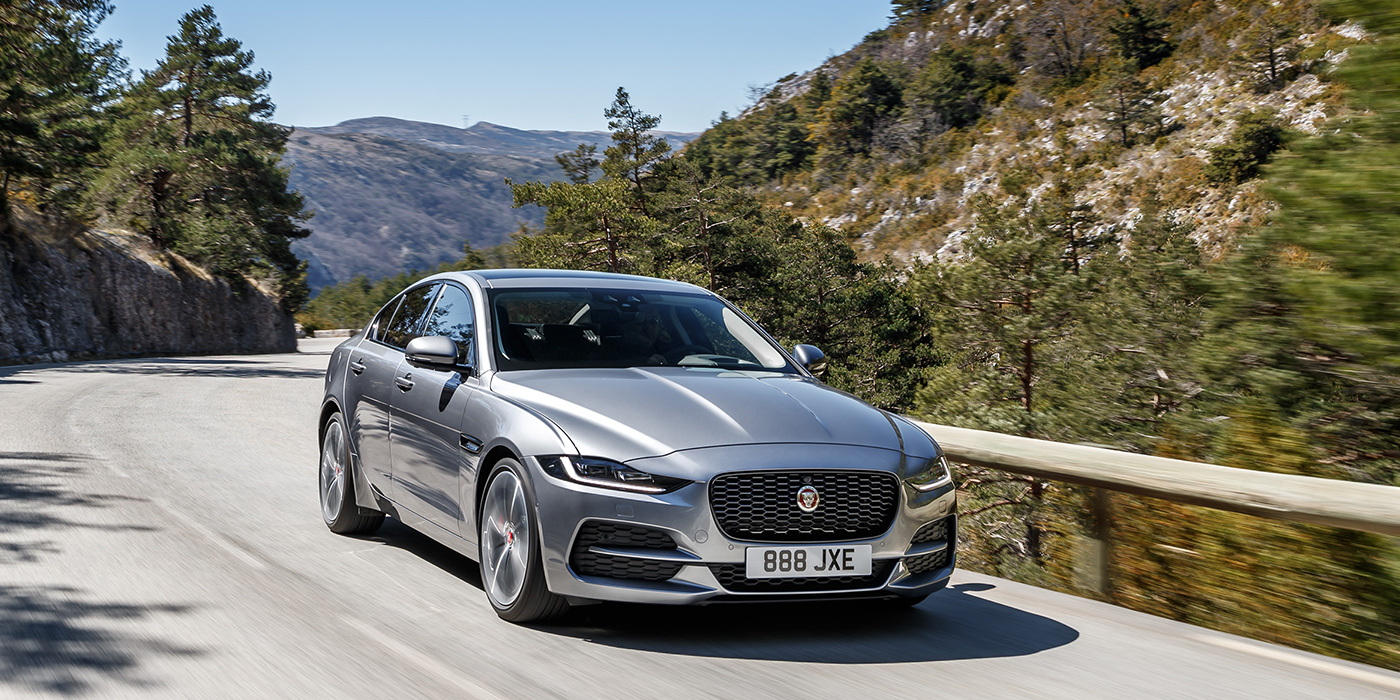 До России добрался обновленный Jaguar XE