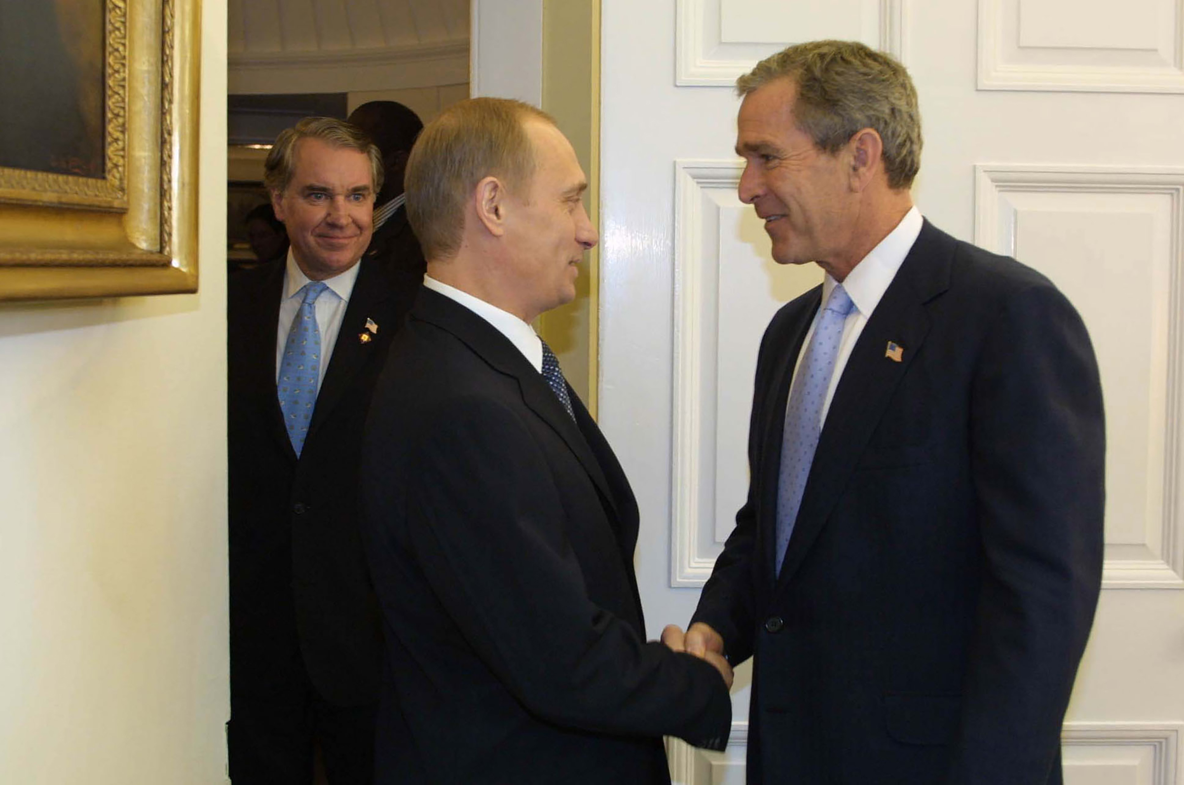 Президент России Владимир Путин посетил&nbsp;США семь раз: с 2001 по 2007 каждый год за исключением 2006-го и еще раз в 2015-м. Встречался он в основном с Джорджем Бушем-младшим (на фото 13 ноября 2001 года перед началом переговоров) и лишь в 2015&nbsp;году&nbsp;&mdash; с президентом Бараком Обамой.