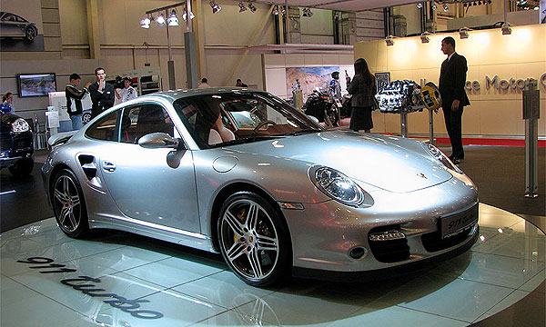 Porsche представила на Московском автосалоне 911 Turbo и Cayman