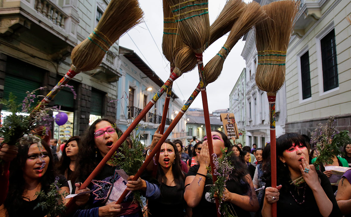 Марш феминисток в Эквадоре. Ноябрь 2016 года