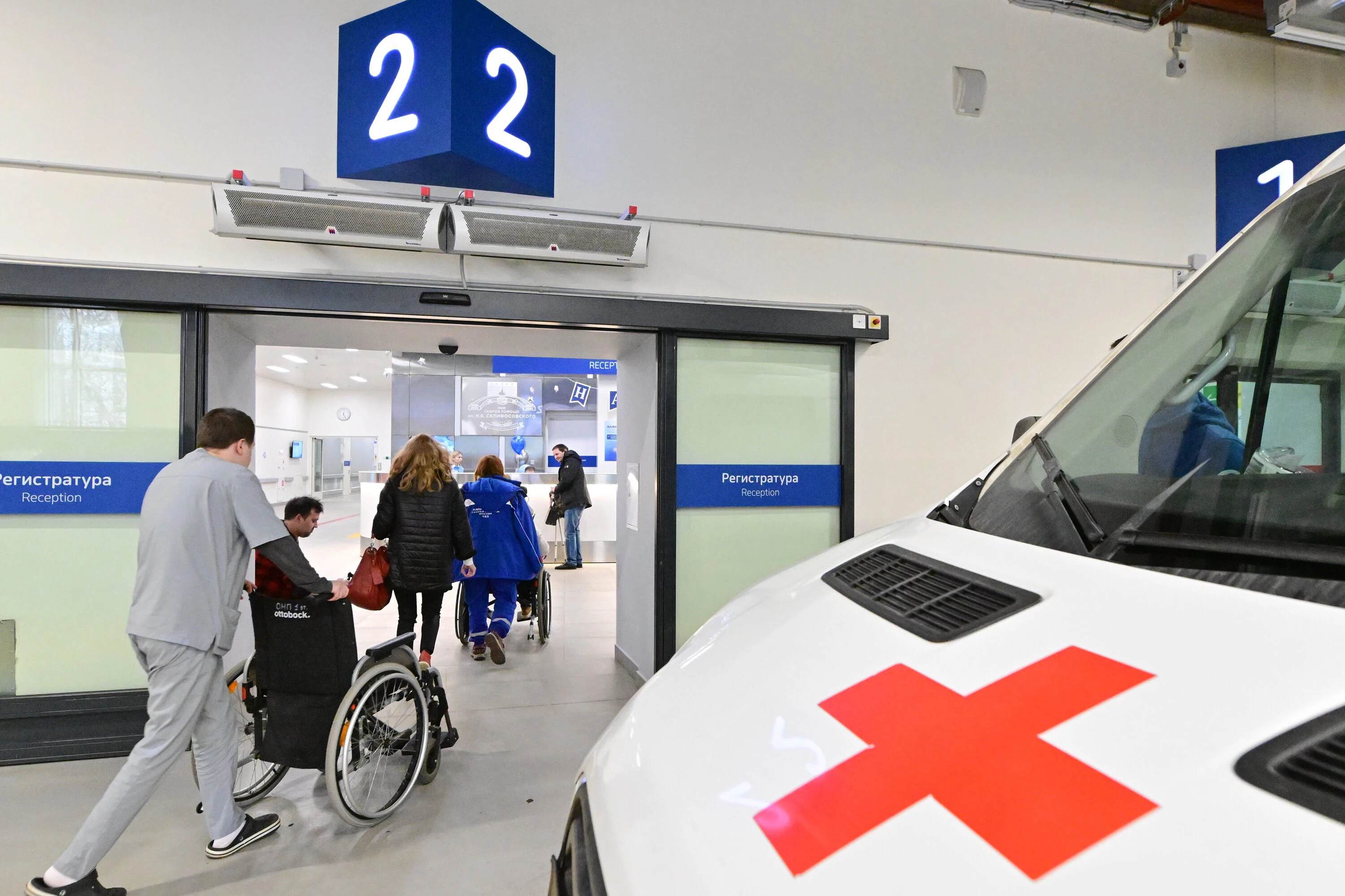 Вход в приемное отделение флагманского центра НИИ им. Склифосовского