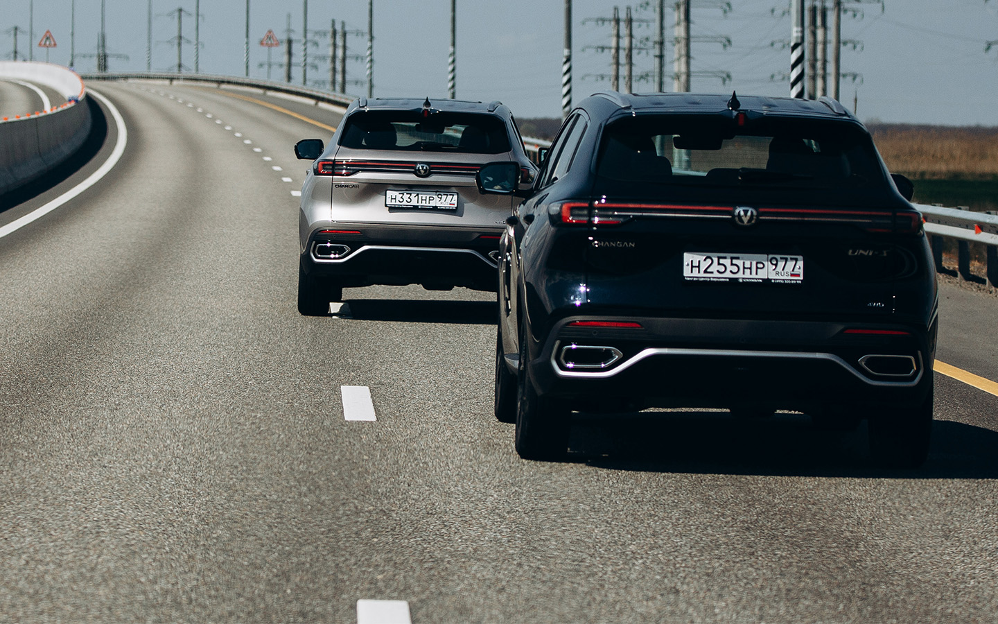 Подвеска у UNI-S комфортабельная и сочетает плавность хода с хорошими демпфирующими качествами. Но при этом обеспечивает надежную управляемость даже на максимальных скоростях