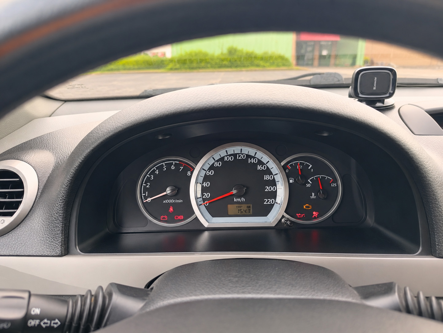 В Chevrolet Lacetti интересный и стильный щиток приборов, жаль только, что работает он далеко не всегда