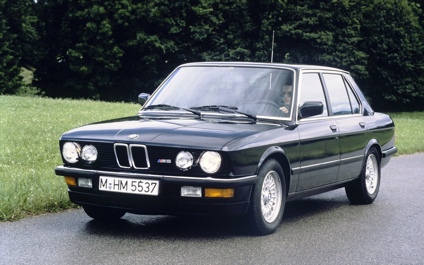 BMW M5 E28