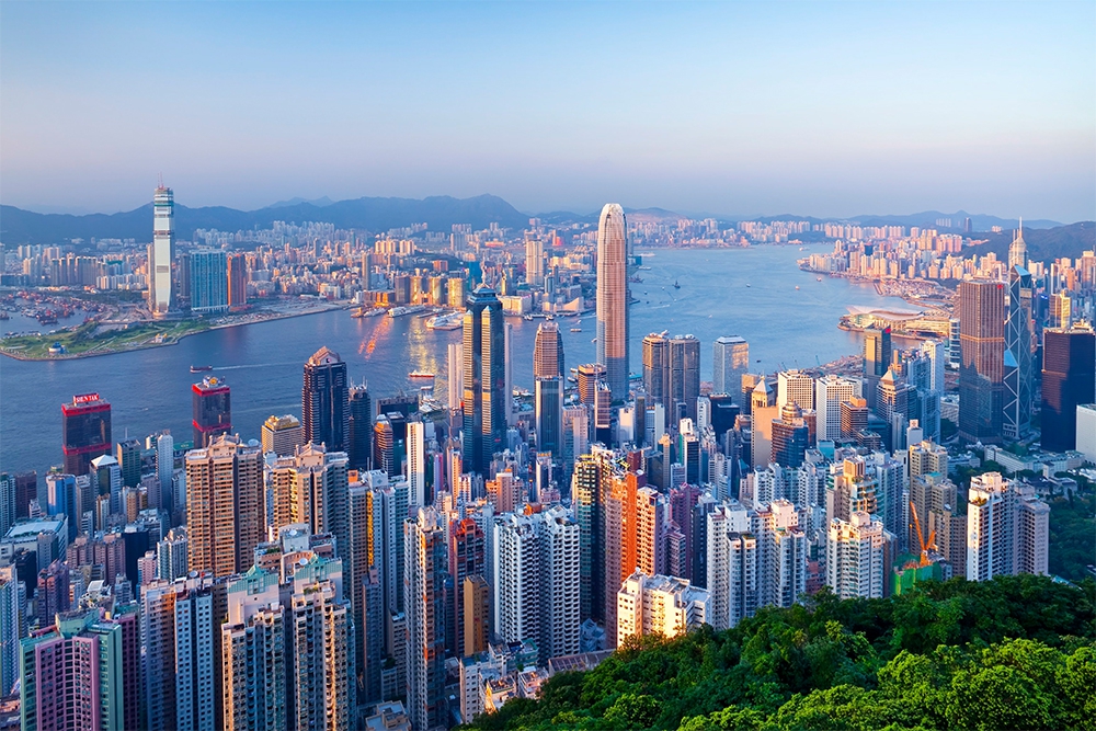 Высокий уровень арендных ставок на офисы в небоскребах Гонконга — $2694 за кв. м в год — обусловлен низкой долей свободных площадей и ограниченностью площади центрального делового района города