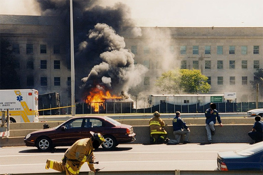 Здание Пентагона сразу после атаки 11 сентября 2001 года