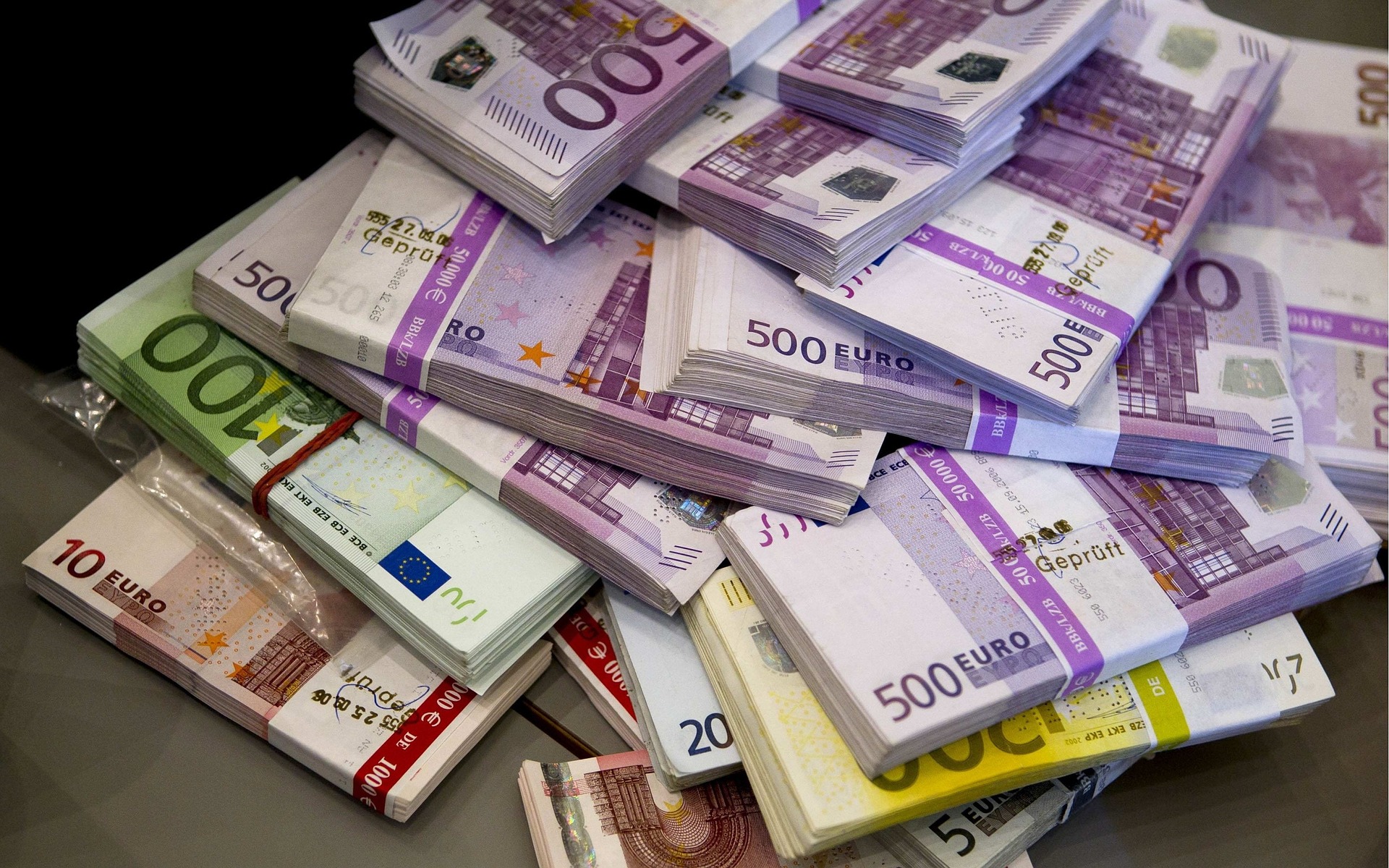 Райффайзенбанк закрыл переводы в евро почти во все российские банки