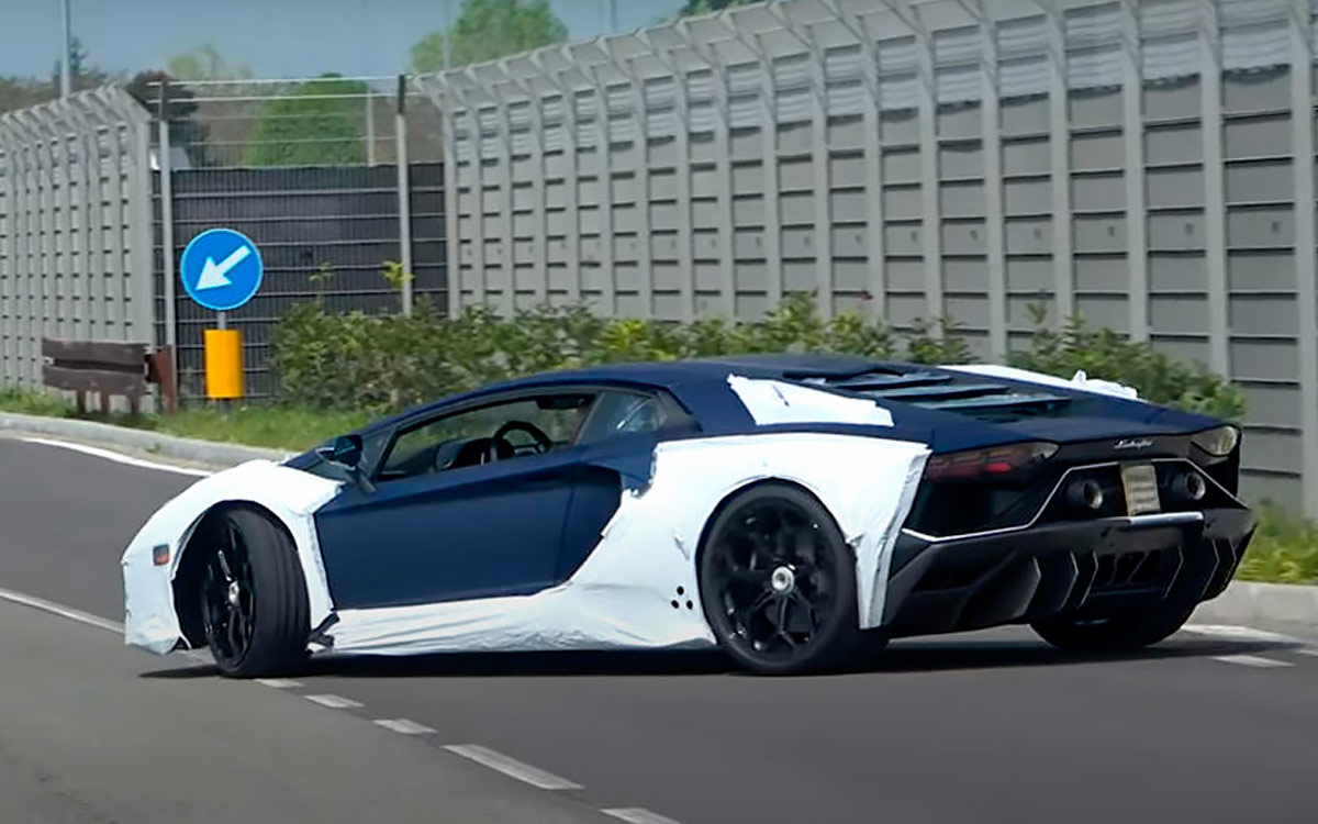 Таинственный спорткар Lamborghini заметили на тестах. Видео