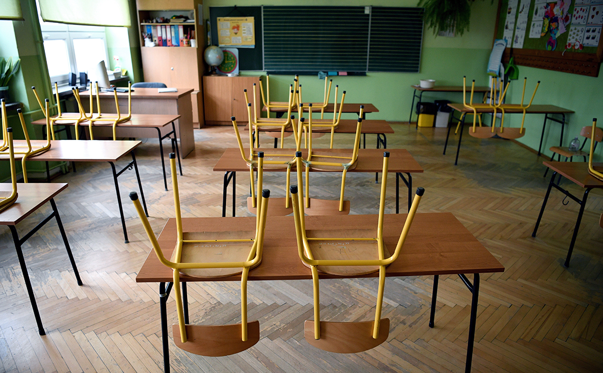 Киев заявил о задержании на Украине российских учителей"/>













